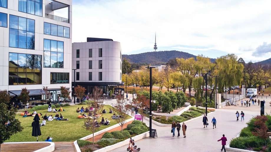 aerial shot of 皇冠体育网址 - 皇冠信誉网 - 皇冠现金网's Acton campus.